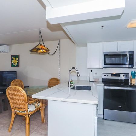 Ilikai Tower One Bedroom Lagoon View Waikiki Condos With Lanai & Free Wifi Honolulu Chambre photo
