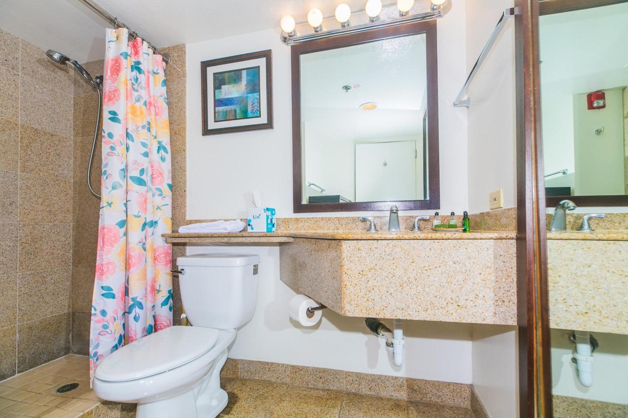Ilikai Tower One Bedroom Lagoon View Waikiki Condos With Lanai & Free Wifi Honolulu Chambre photo